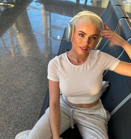 Kim Schiele erotic star pic