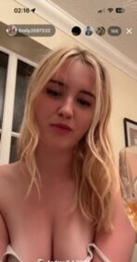 Emily xx free actress img