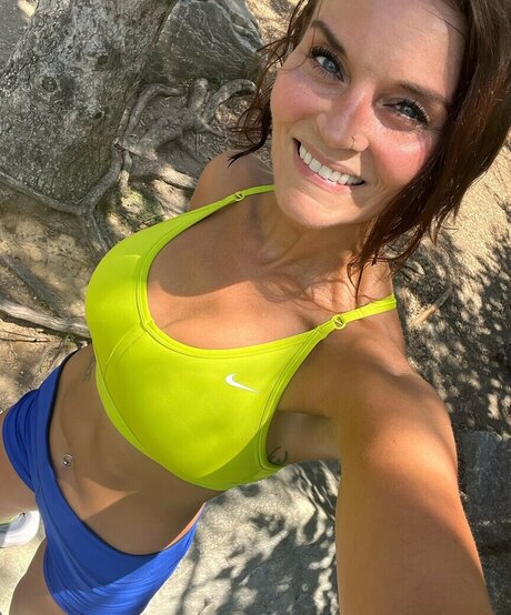 Julie Felton hot model image