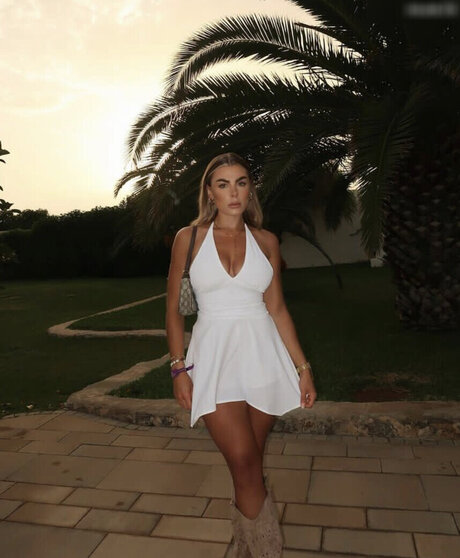 young onlyfans free naked images