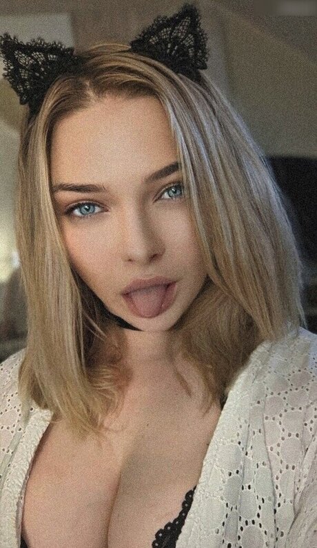 neeviliciouz xxx actress picture