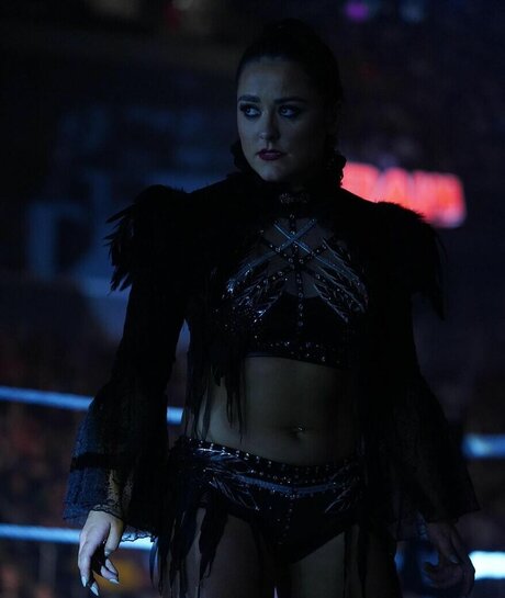 Lyra Valkyria model perfect pic