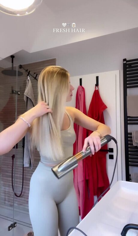 pregnant teacher onlyfans top photos