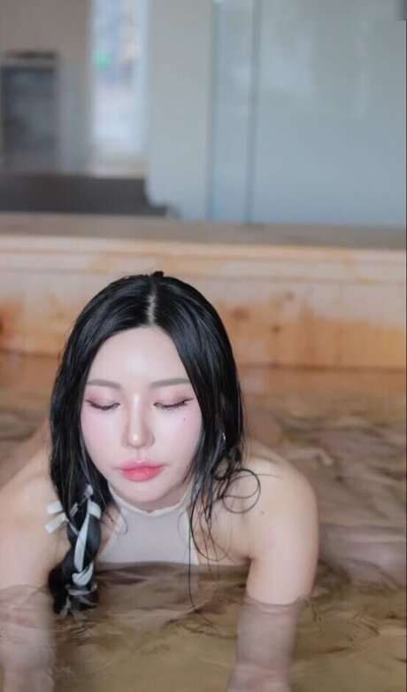 Donggeuran nude pornstar pic