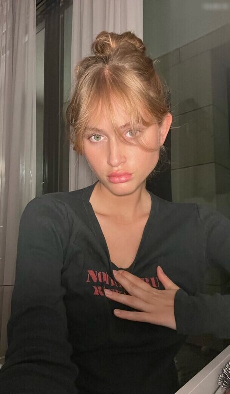 Zoe Kaeppele naked model photo