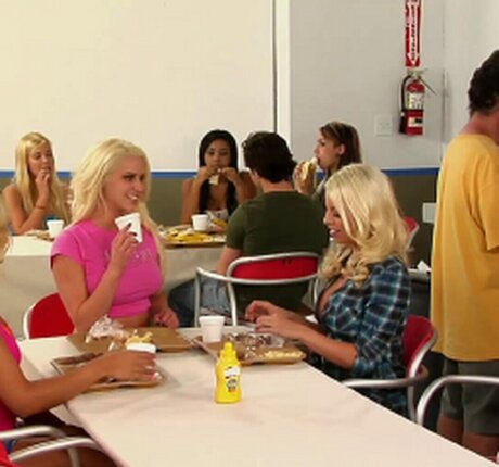 Kaylee Hilton hd model pics