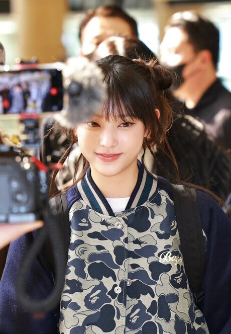 Haerin model art images