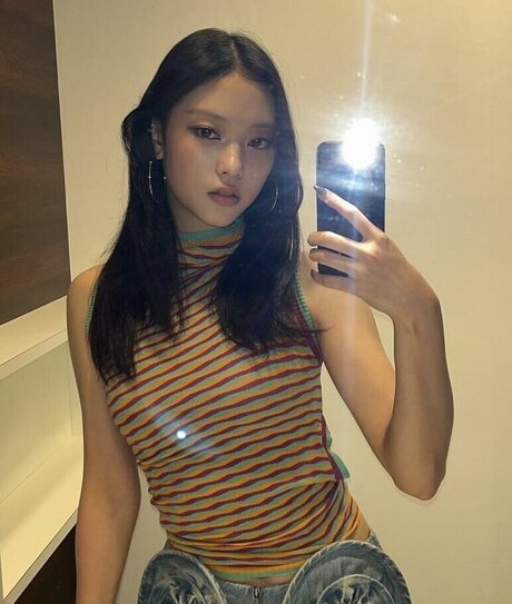 Haerin model exclusive galleries