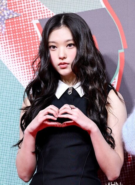 Haerin pretty actress images