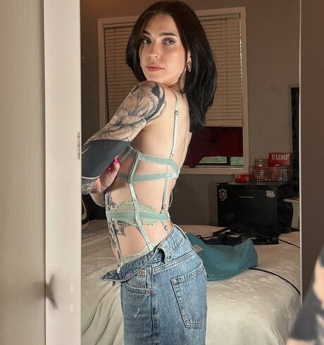 sadieeden_ beautiful model images