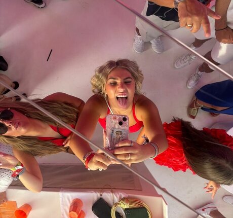 Rosie McClelland Quick model image