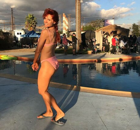 Kate Nash art star photos