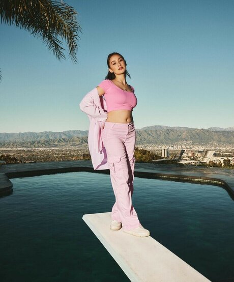 Lola Tung pornstar pretty img