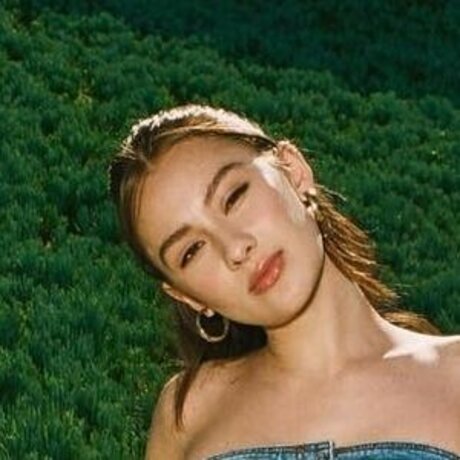 Lola Tung art actress picture