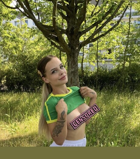 Lara Bttn model pornographic pictures