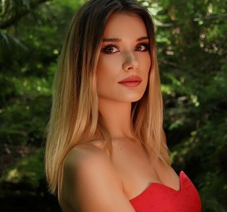 Starling ASMR hot star gallery