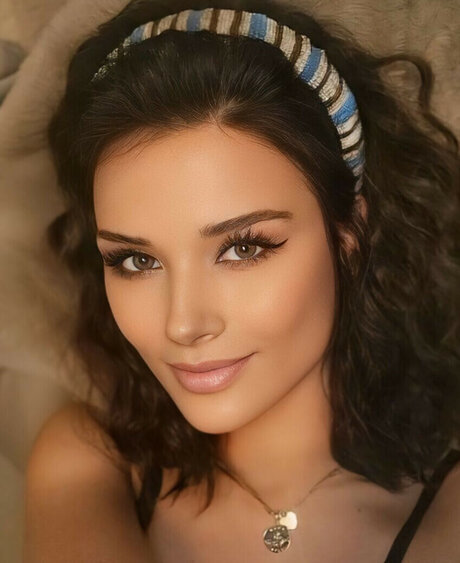 Starling ASMR model art pic