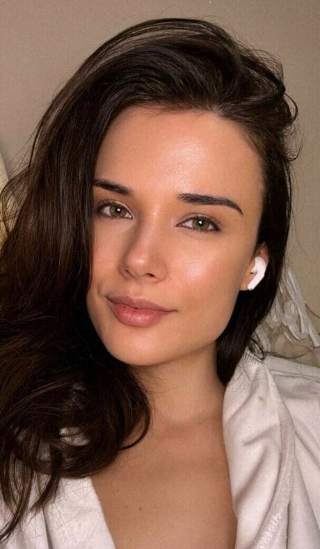 Starling ASMR free model pic