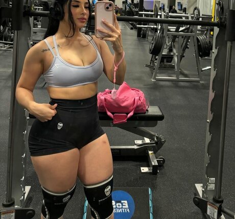 Karen Cantu model nude pictures