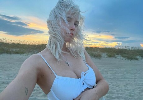 Girlpuppy star top picture