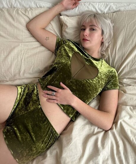 curvy girls onlyfans pornographic pics