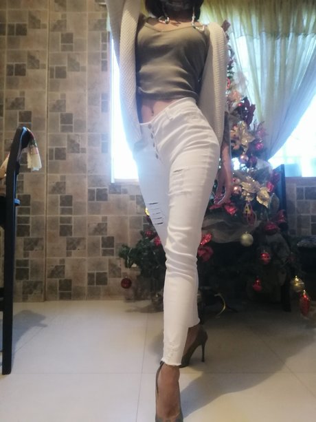 Elena hamoudy nude star archive