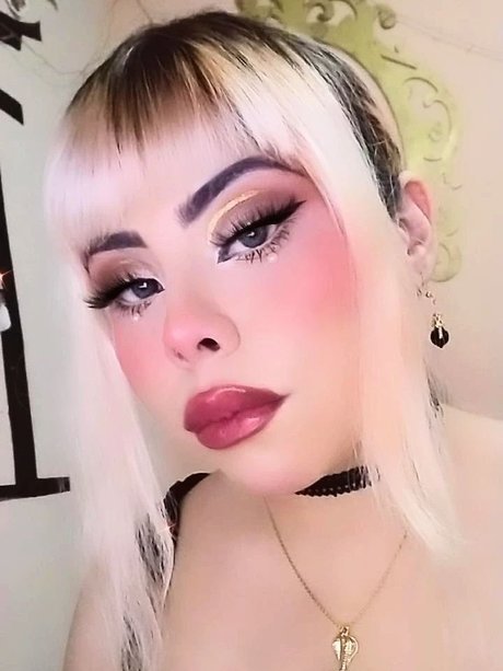 Labiuri model nudes img