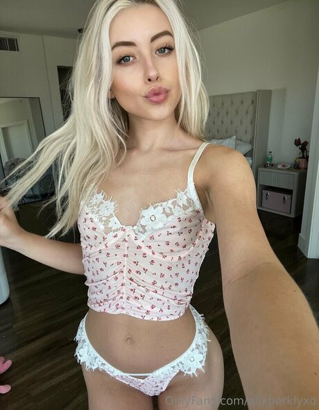 Alixberkly Alix model xxx galleries