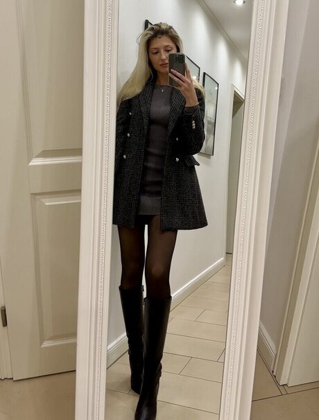 Tina Nora Quick model image