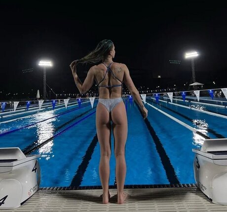 Prominent model erotic pics