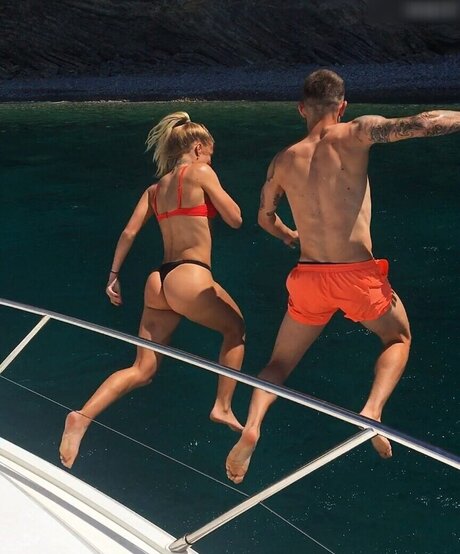 Prominent sexy actress images