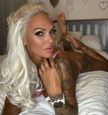 Camilla Jayne sexy pornstar pics