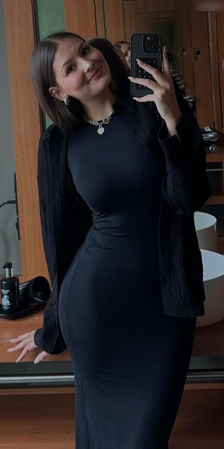 yoga onlyfans pretty image