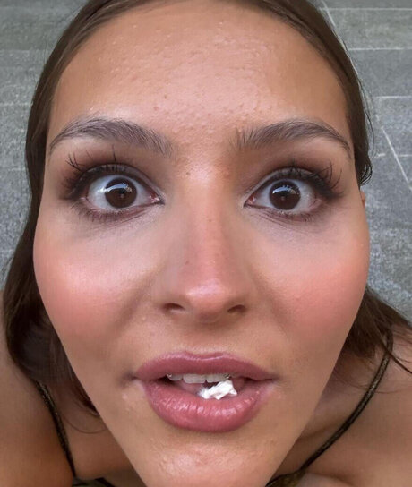 Videozeugs model pornographic picture