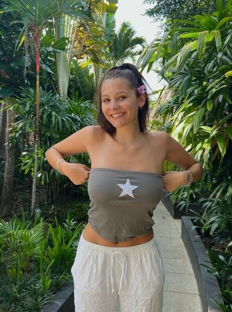 Videozeugs model nudes pics