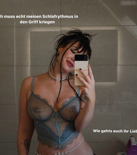 busty mom onlyfans free nude pics