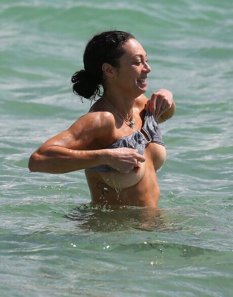 OOPS Deutsch nudes model image