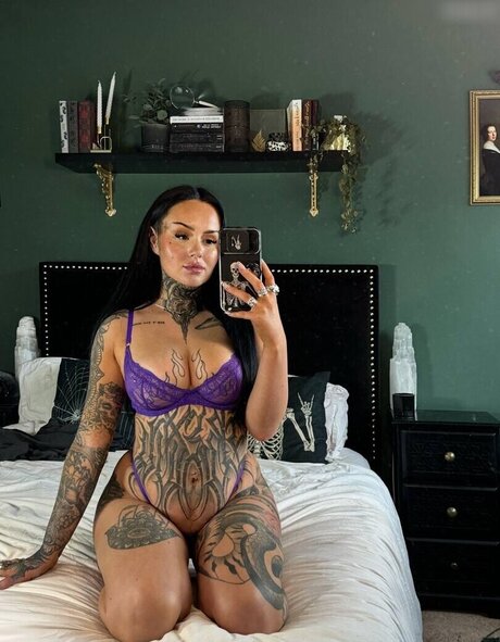 Ash Wilson hd actress picture