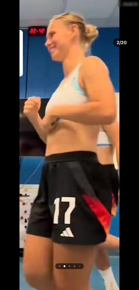 DFB Damen pretty model pics