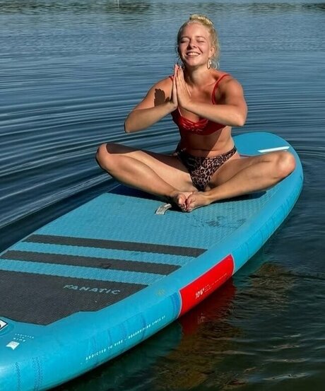 Jette Nietzard hot actress photo