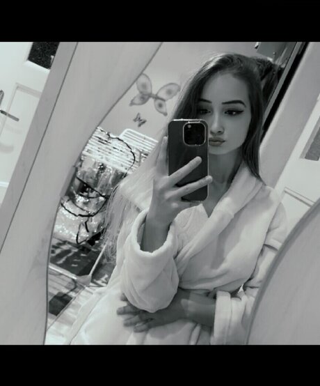 Nicki Anna sexy model img