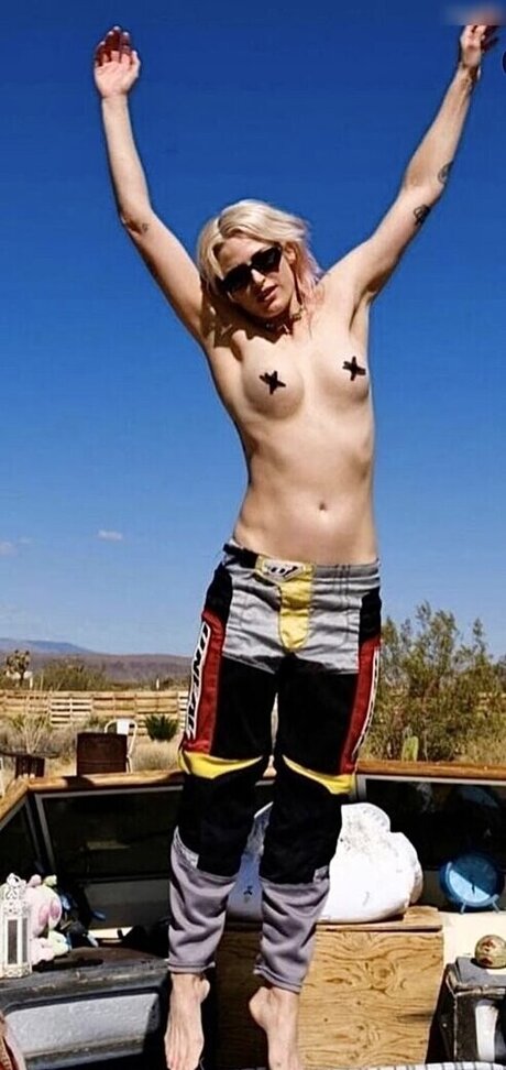 Emily Armstrong model nude galleries