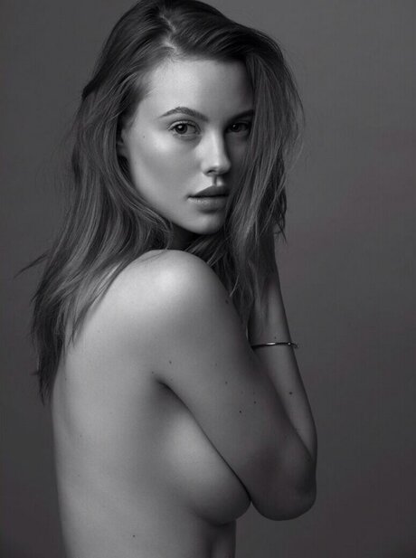 Emily Bishop naked model pics