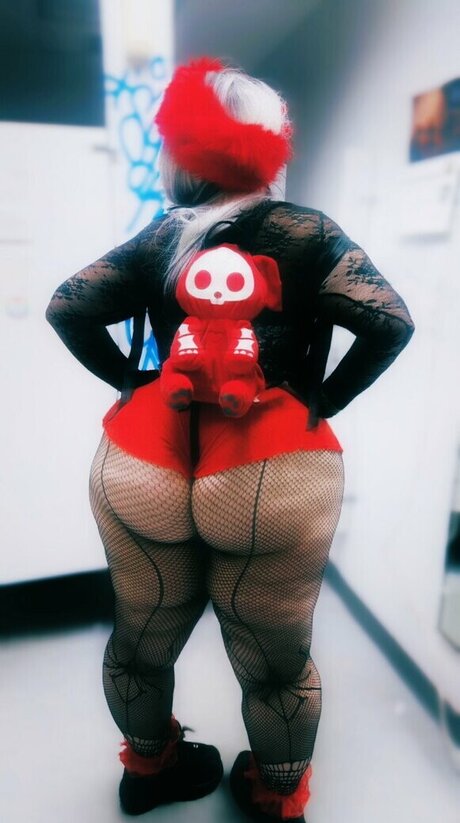 Lania Fawn model nude pics