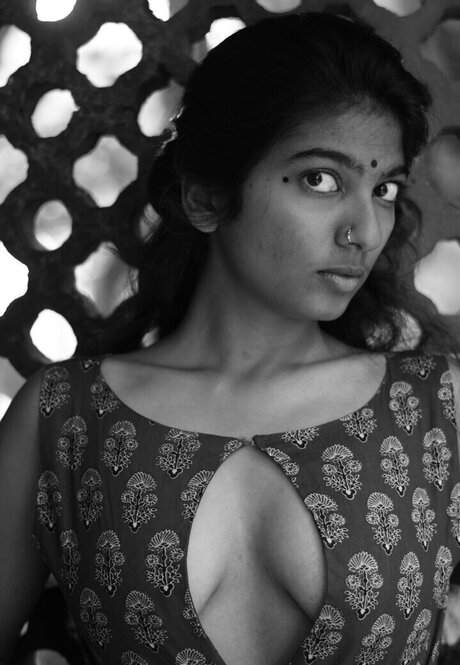 dare shiny hot actress picture