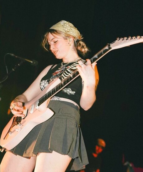 Meg Mills sexy model image