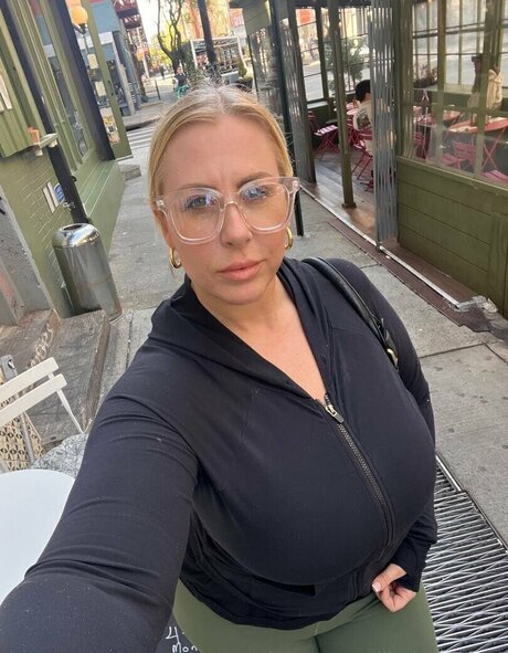 Lila Lovely hd model img