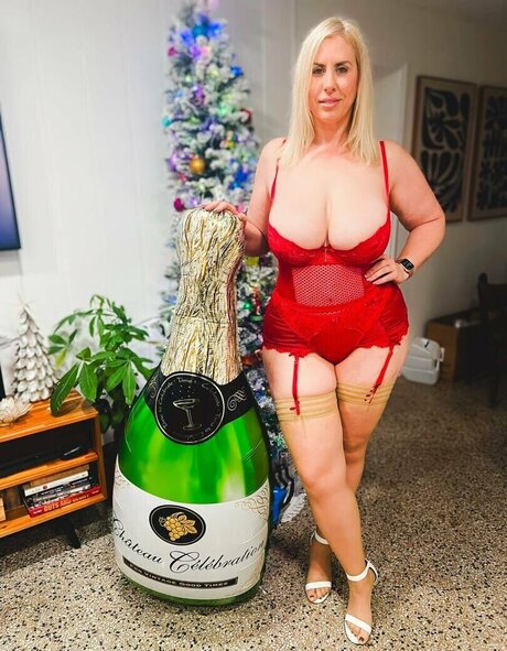 Lila Lovely exclusive actress picture