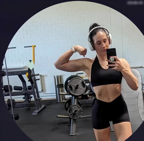 JuleTheFox model hot pic