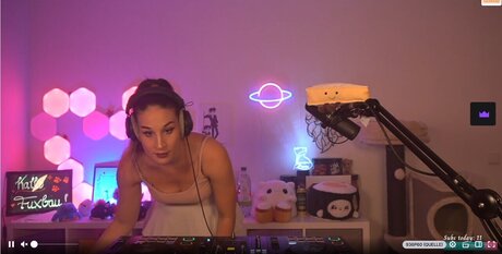 JuleTheFox model porn pics